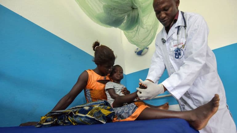 Paludisme : diagnostic différentiel rapide en 5 actions pour les cliniciens d’Afrique de l’Ouest